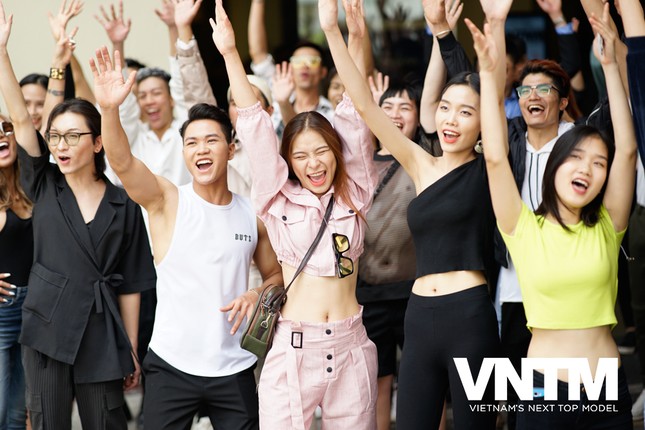 Vietnam's Next Top Model mùa 9 quay trở lại, netizen chuẩn bị tha hồ “hít drama” giải trí ảnh 2