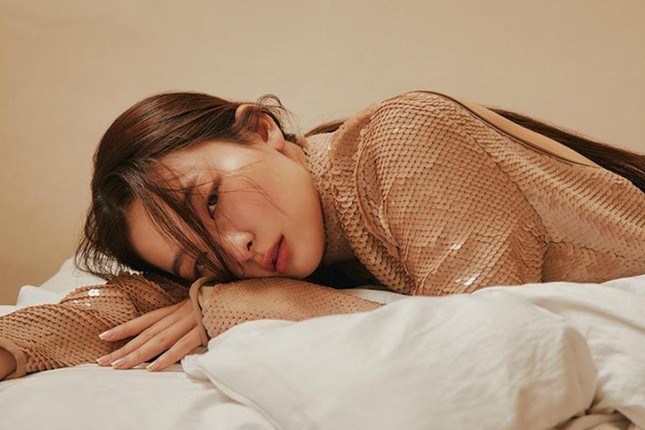 Seulgi Red Velvet gây tranh cãi vì mặc đồ ngủ trị giá 87 triệu trong loạt hình thời trang ảnh 1