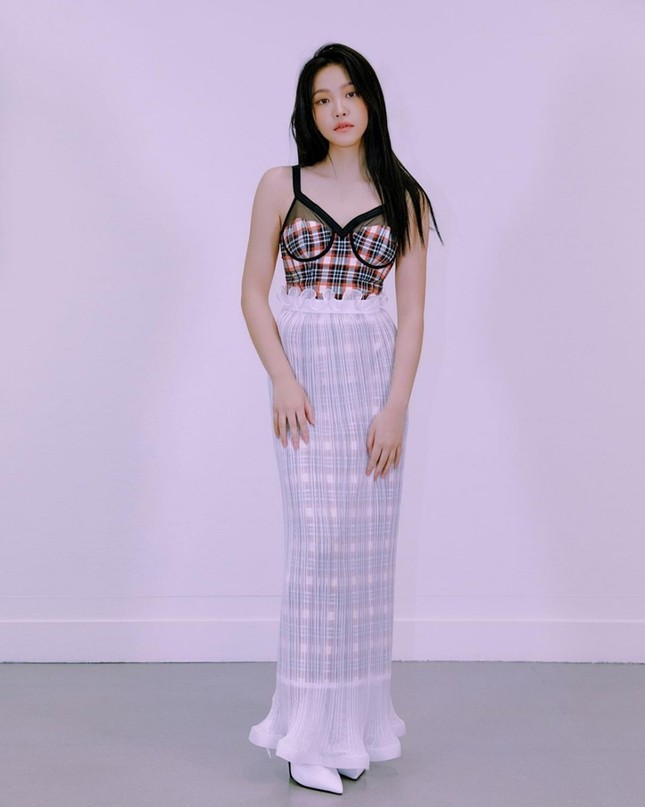 Liên tục đụng hàng Jisoo (BLACKPINK), Yeri (Red Velvet) được khen mix đồ ngày càng lên tay ảnh 4