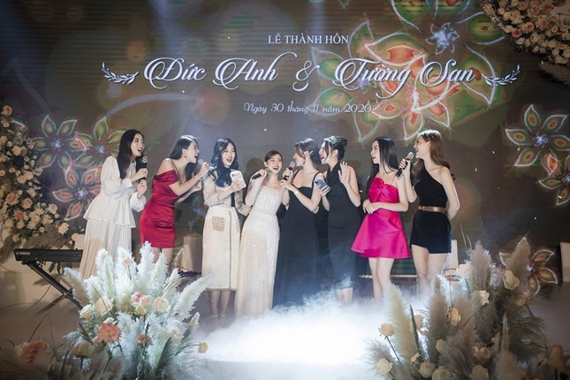Tường San xinh như công chúa, đọ sắc với Tiểu Vy, Mỹ Linh, Lương Thùy Linh trong ngày cưới ảnh 7
