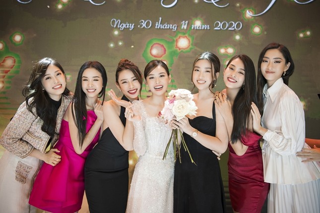 Tường San xinh như công chúa, đọ sắc với Tiểu Vy, Mỹ Linh, Lương Thùy Linh trong ngày cưới ảnh 6