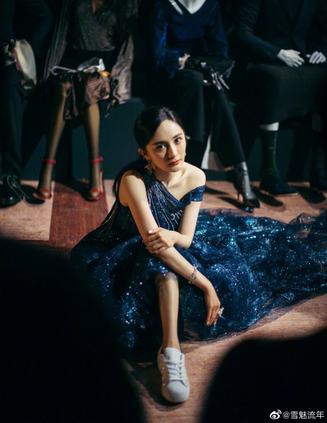 Ba nàng tiểu Hoa đán đọ sắc trên thảm đỏ GQ: Angela Baby lên No.1 hot search vì điều này ảnh 7