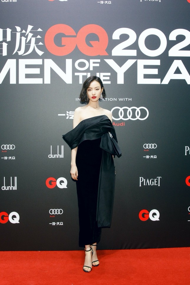 Ba nàng tiểu Hoa đán đọ sắc trên thảm đỏ GQ: Angela Baby lên No.1 hot search vì điều này ảnh 8