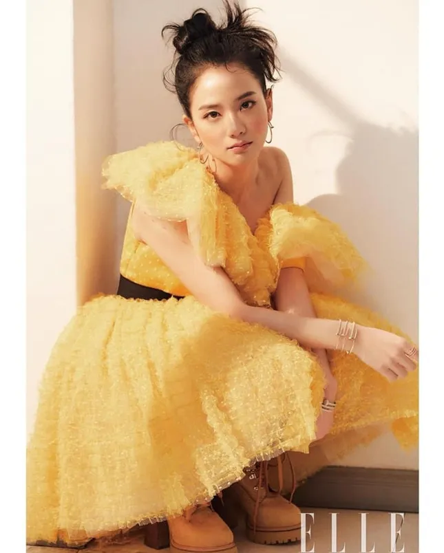 Mặc chiếc váy da bóng khó nhằn, Jisoo (BLACKPINK) “chặt đẹp” mẫu xịn của hãng ảnh 7