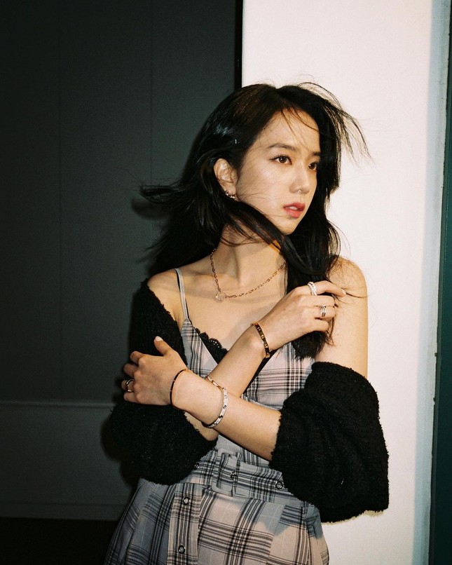Stylist của BLACKPINK lại được khen hết lời vì mix đồ cho Jisoo đẹp hơn hẳn bản gốc ảnh 4