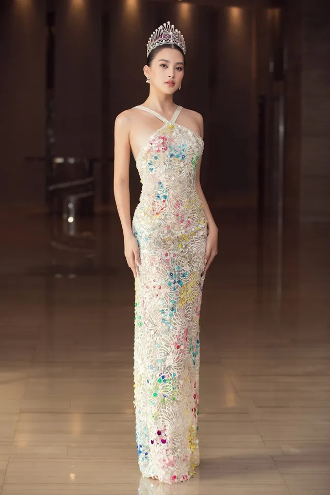 Những mẫu váy được mỹ nhân Việt đặc biệt yêu thích, đụng hàng bất chấp chiều cao tuổi tác ảnh 7