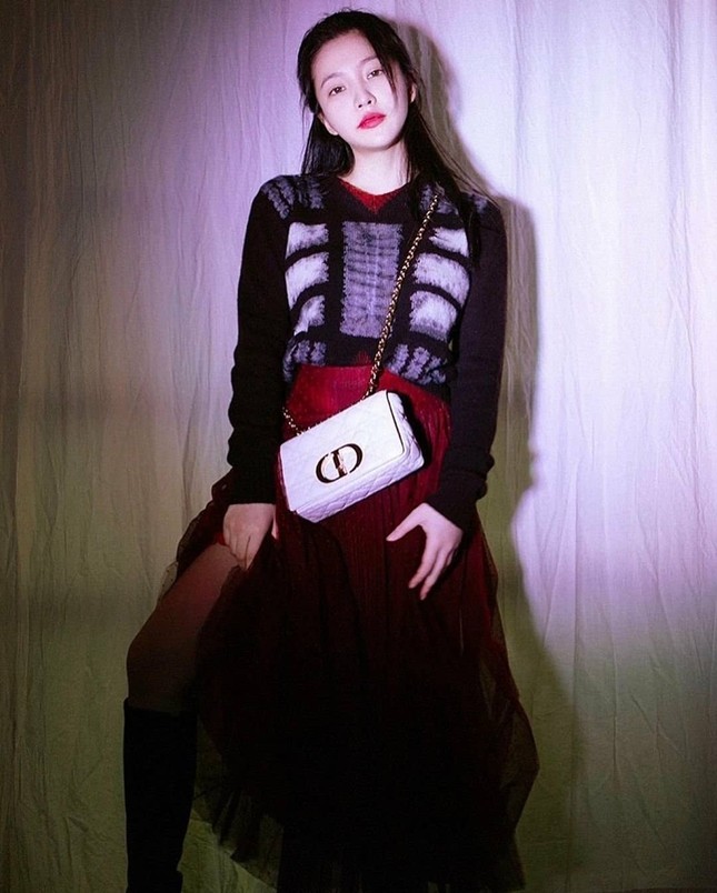 Liên tục đụng hàng Jisoo (BLACKPINK), Yeri (Red Velvet) được khen mix đồ ngày càng lên tay ảnh 8