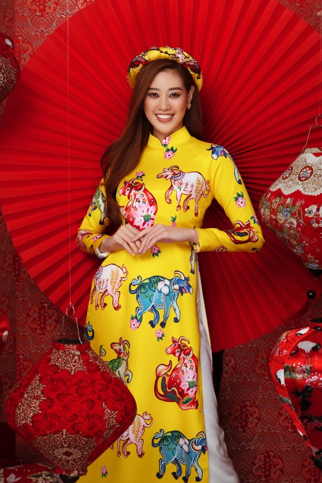 Ngắm dàn người đẹp Hoa hậu Hoàn vũ khoe sắc rạng ngời trong bộ ảnh Tết Tân Sửu ảnh 2