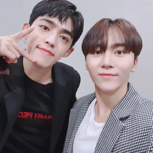Bạn sẽ chọn chỗ ngồi nào trên chuyến xe buýt toàn các nam idol sở hữu visual hàng đầu K-Pop? ảnh 7