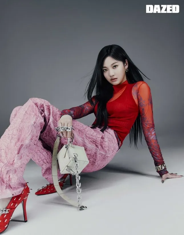 aespa tung bộ ảnh từng thành viên trên DAZED Hàn, netizen “cạn lời” vì các cô gái toàn mặc lại đồ của nhau ảnh 9