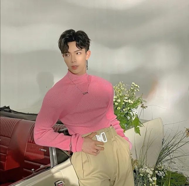 Mỹ nam tuổi Sửu: Ngắm gu thời trang phi giới tính cực ấn tượng của "hoàng tử ballad" Erik ảnh 6