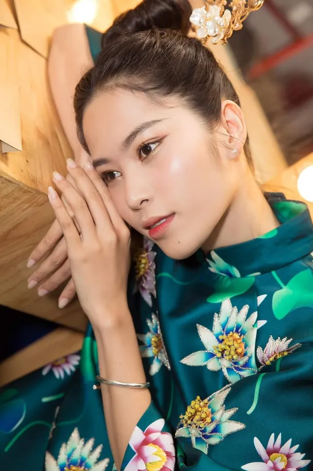 Những bộ cánh "hút like" nhất của người đẹp Nam Em trên mạng xã hội trong năm qua ảnh 10