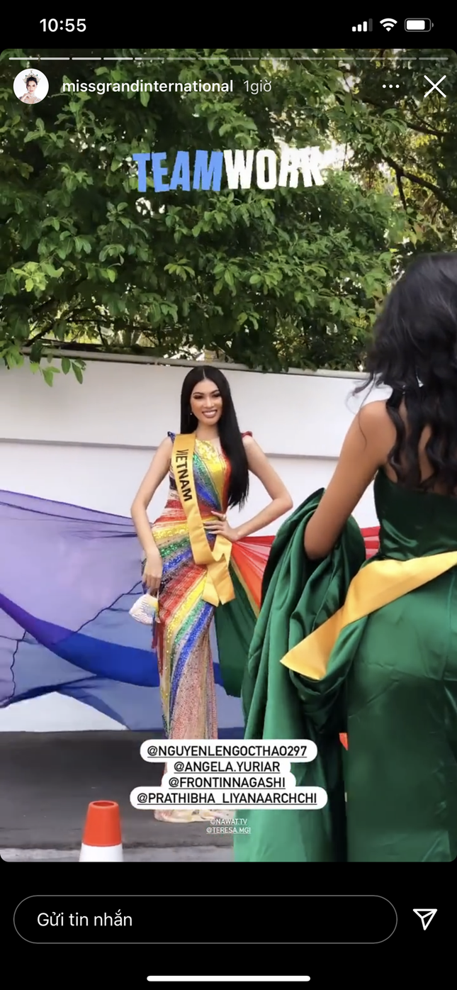 Mặc thiết kế với thông điệp ủng hộ LGBT+, Á hậu Ngọc Thảo nổi bật trước bạn bè quốc tế ảnh 4