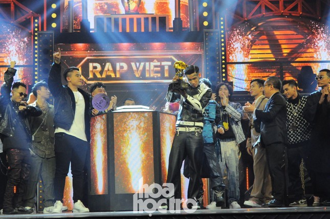 Chung kết Rap Việt: G.Ducky gây tranh cãi về phản ứng khi Dế Choắt đăng quang ảnh 2