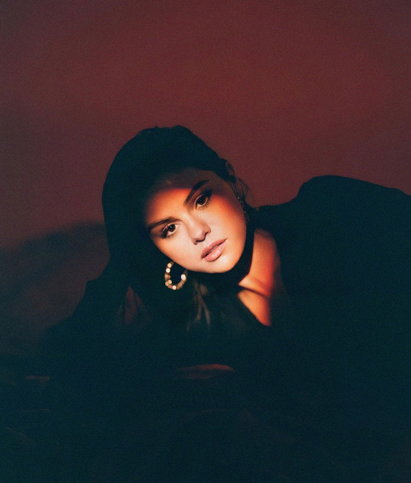 "Revelacíon” - bữa tiệc chia tay những tổn thương trong tình yêu của Selena Gomez ảnh 3