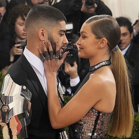Dân mạng “rần rần” với ảnh khoe bụng bầu đẹp ngút ngàn của Gigi Hadid ảnh 3