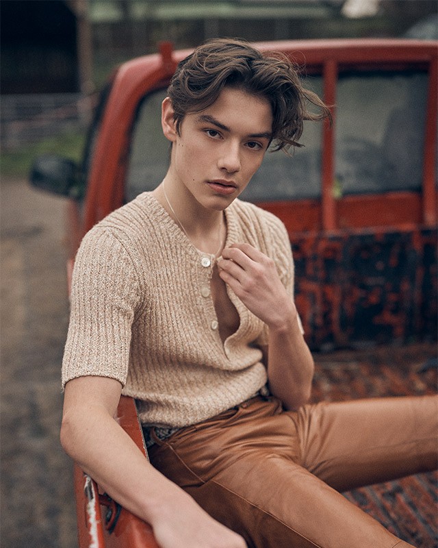 Louis Partridge - Nam thần tuổi teen mới nổi của bom tấn “Enola Holmes” là ai? ảnh 2