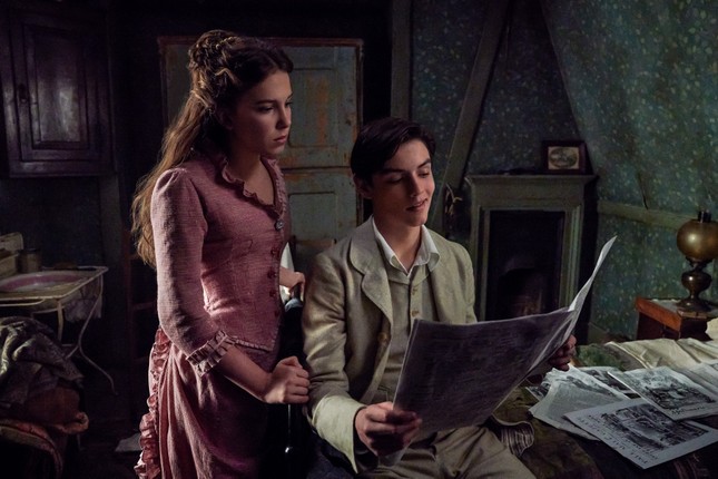Louis Partridge - Nam thần tuổi teen mới nổi của bom tấn “Enola Holmes” là ai? ảnh 1