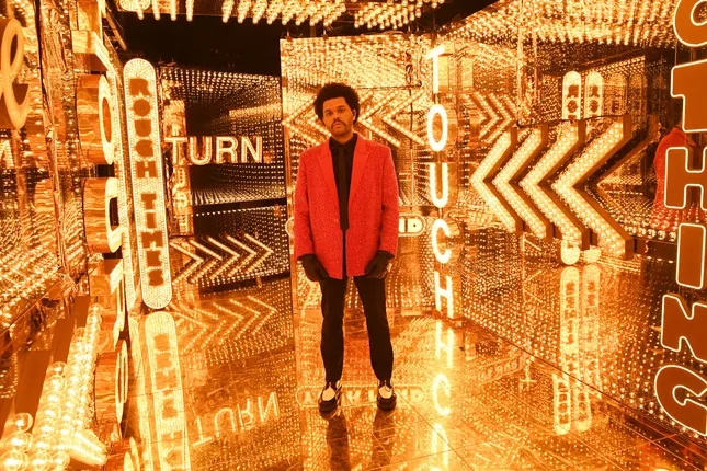 Quá “nhọ” cho The Weeknd: Chi 7 triệu đô diễn Super Bowl Halftime Show 2021 nhưng fan lại gọi tên Bruno Mars ảnh 1