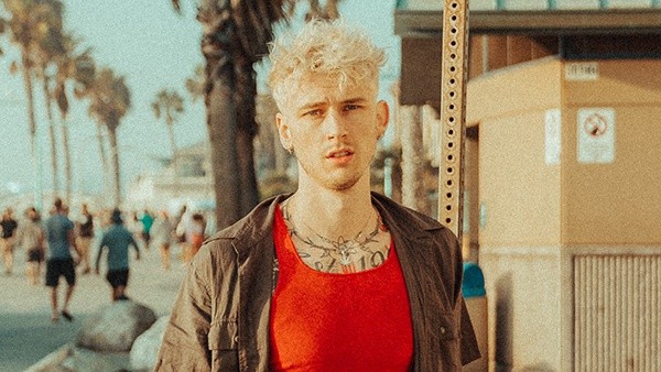 Ra-đa âm nhạc tháng 5 gọi tên Machine Gun Kelly, Hailee Steinfeld và Queen x Adam Lambert ảnh 2