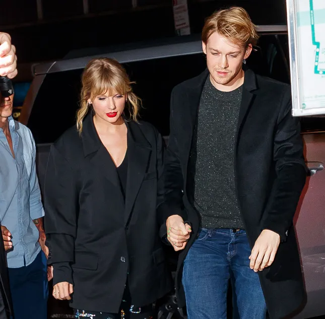 “Nhạc sĩ ma” trong album “folklore” đang gây bão của Taylor Swift thật ra là ai? ảnh 3