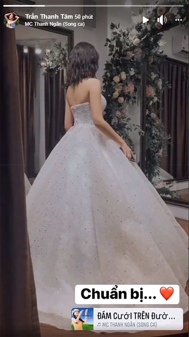 Hotgirl “Trứng rán cần mỡ” bất ngờ đăng ảnh mặc váy cưới, tuyên bố tạm ngừng “thả thính“? ảnh 2
