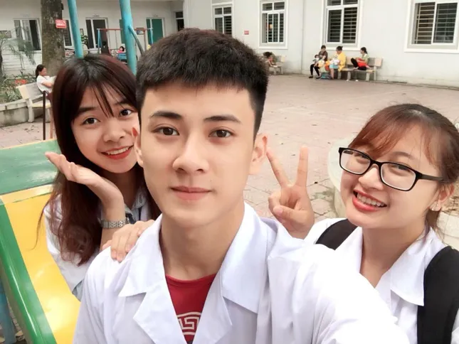 Dân mạng “soi” ra nữ chính tập 8 “Người Ấy Là Ai” bị chàng bác sĩ lạnh lùng ngó lơ? ảnh 1