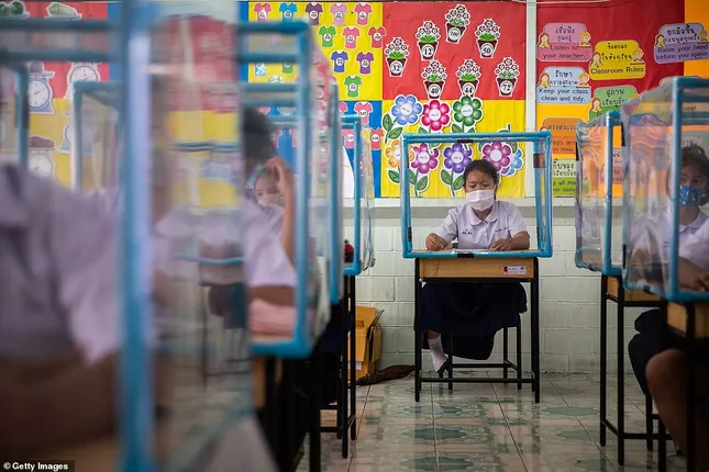 Đến trường an toàn: Học sinh Thái Lan học và chơi trong buồng giãn cách xã hội ảnh 5