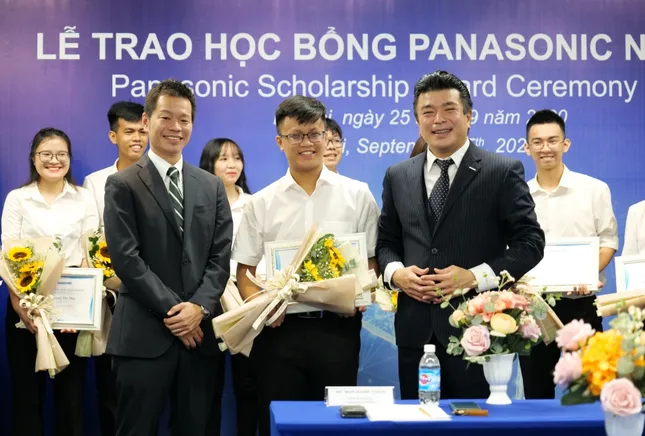 15 bạn sinh viên xuất sắc trên toàn quốc nhận học bổng trị giá 30 triệu đồng/ suất ảnh 1