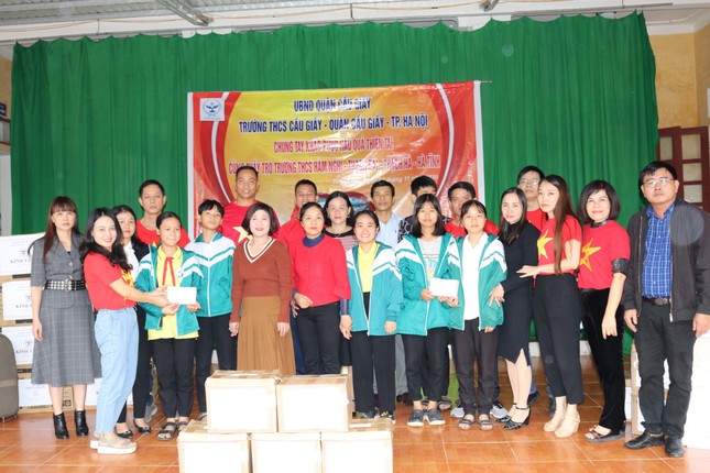 Thầy trò trường THCS Cầu Giấy (Hà Nội) chung tay ủng hộ “khúc ruột” miền Trung ảnh 3