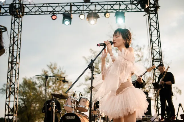 Wow Sunset Show: Bữa tiệc âm nhạc để “chill” dành cho những người yêu vẻ đẹp lúc hoàng hôn ảnh 5