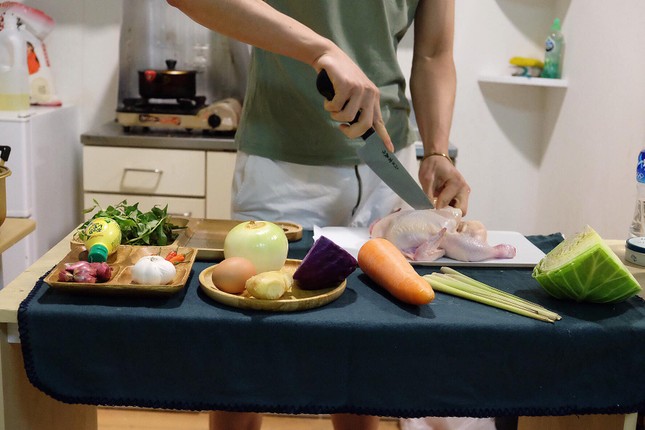 Anh chàng độc thân “biến hóa” con cua thành mô hình siêu nhân: Đẹp thế này ai nỡ ăn chứ! ảnh 7