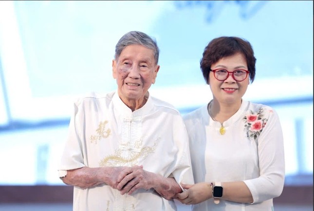 Nhạc sĩ Phạm Tuyên là Hiệp sĩ Dế Mèn 2025 ảnh 2