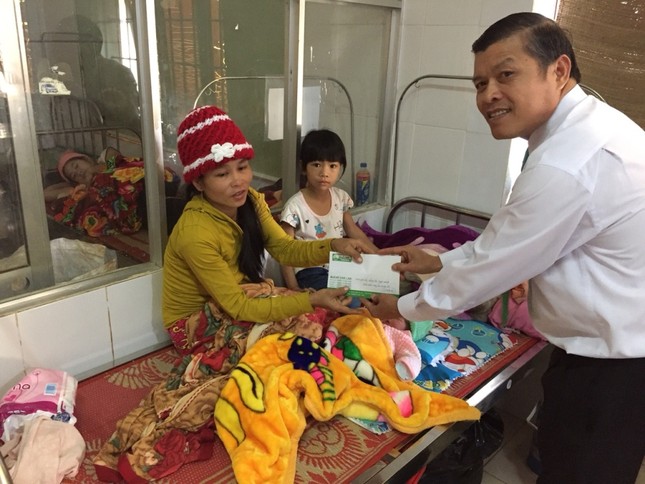 Em bé thứ 100 chào đời trên 'những chuyến xe hạnh phúc' ảnh 1