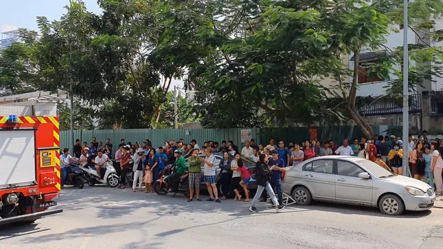 Cháy chung cư ở Sài Gòn, người dân tháo chạy toán loạn ảnh 2