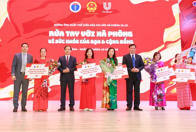 Khuyến cáo 10 thời điểm 'vàng' rửa tay phòng COVID-19 ảnh 1