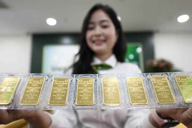 Giá vàng đồng loạt giảm mạnh ảnh 1