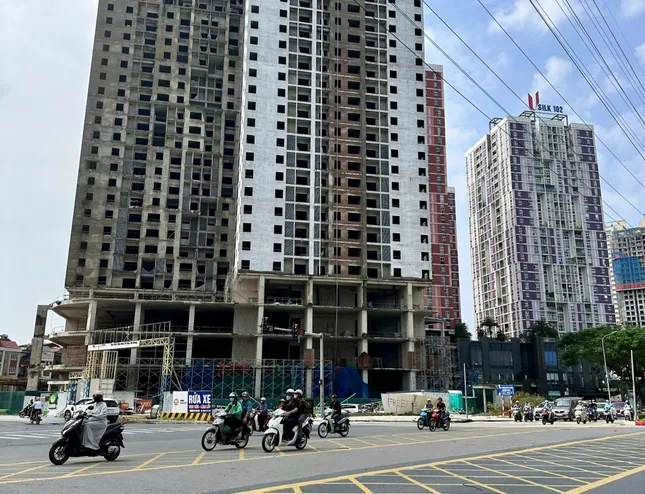Giá nhà đất &apos;đua nhau&apos; tăng, người mua lãnh đủ ảnh 1