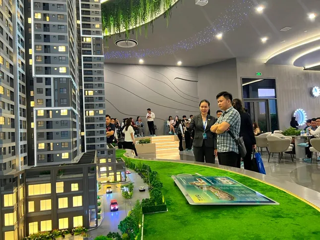 Hết thời &apos;nóng&apos; lãi suất tiết kiệm, dòng tiền đang đổ vào đâu? ảnh 1