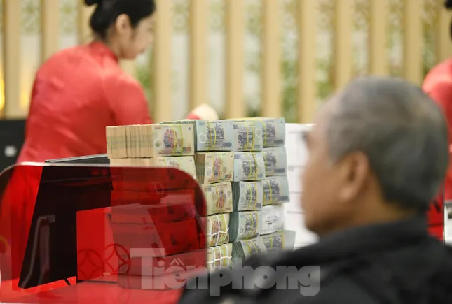 Cảnh báo rủi ro khi lượng tiền khổng lồ 'bơm' ra nền kinh tế ảnh 1