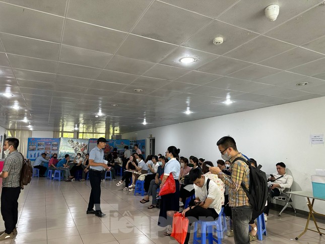 Mua nhà ở xã hội: Từ khổ ải đợi chờ đến kiếp nạn &apos;cò mồi&apos; ảnh 1
