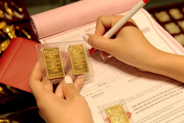 Giá vàng bật tăng mạnh ảnh 1