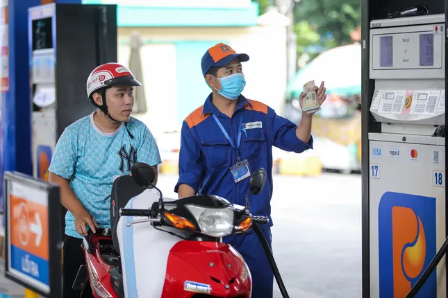 Chiều nay, giá xăng giảm hơn 1.200 đồng/lít ảnh 1