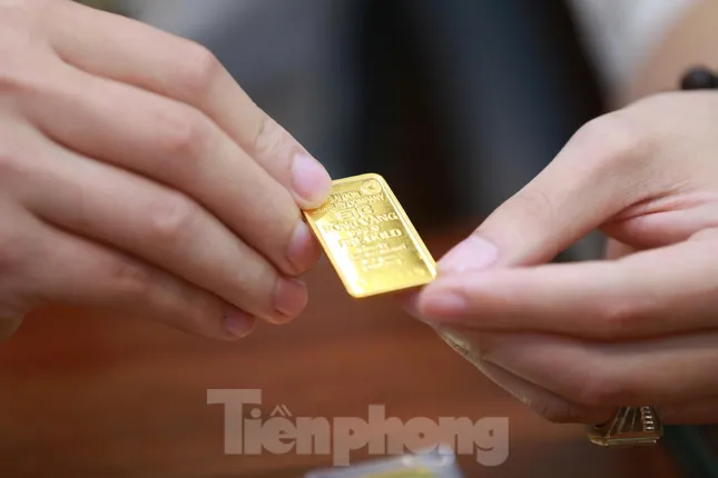 Giá vàng SJC lại lên mốc 121 triệu đồng/lượng ảnh 1