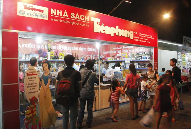 Nhà sách Tiền Phong trao hàng ngàn quà tặng cho độc giả ảnh 4
