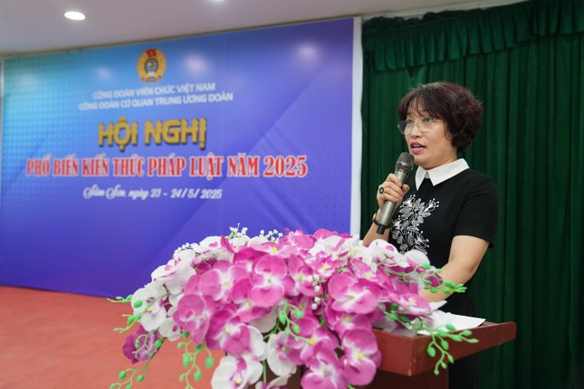 Phổ biến chính sách tinh gọn bộ máy, bảo hiểm mới cho cán bộ công đoàn ảnh 1