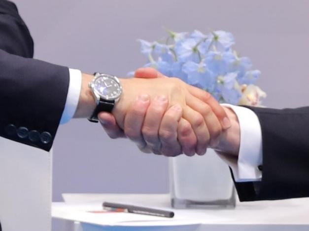 Trump - Putin lạnh lùng bắt tay trước cuộc gặp 'định hình thế giới' ảnh 5