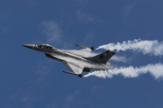 Phi công Ukraine lập kỷ lục bắn rơi 6 tên lửa Nga bằng máy bay F-16 ảnh 1