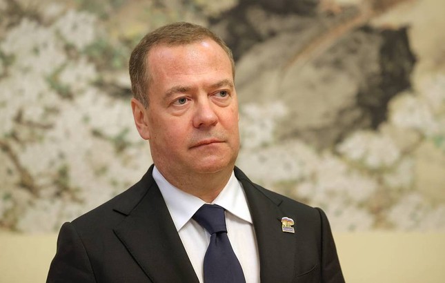 Ông Dmitry Medvedev nói gì về việc Tổng thống Ukraine thay đổi thái độ với Mỹ? ảnh 1