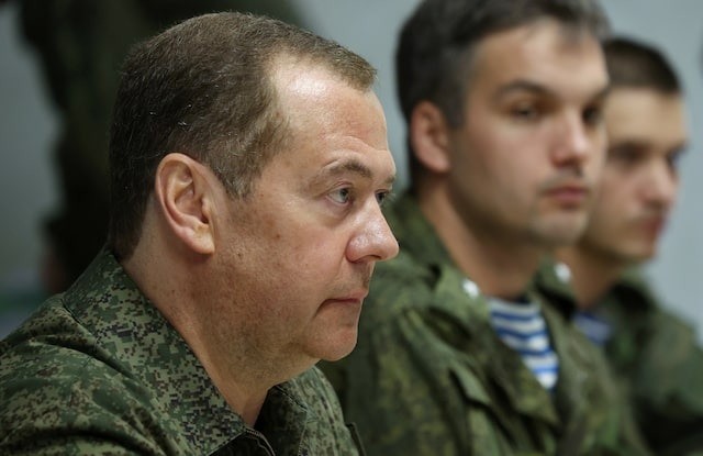 Ông Dmitry Medvedev: Thỏa thuận khoáng sản nghĩa là Mỹ buộc Ukraine phải chi trả cho các khoản viện trợ ảnh 1